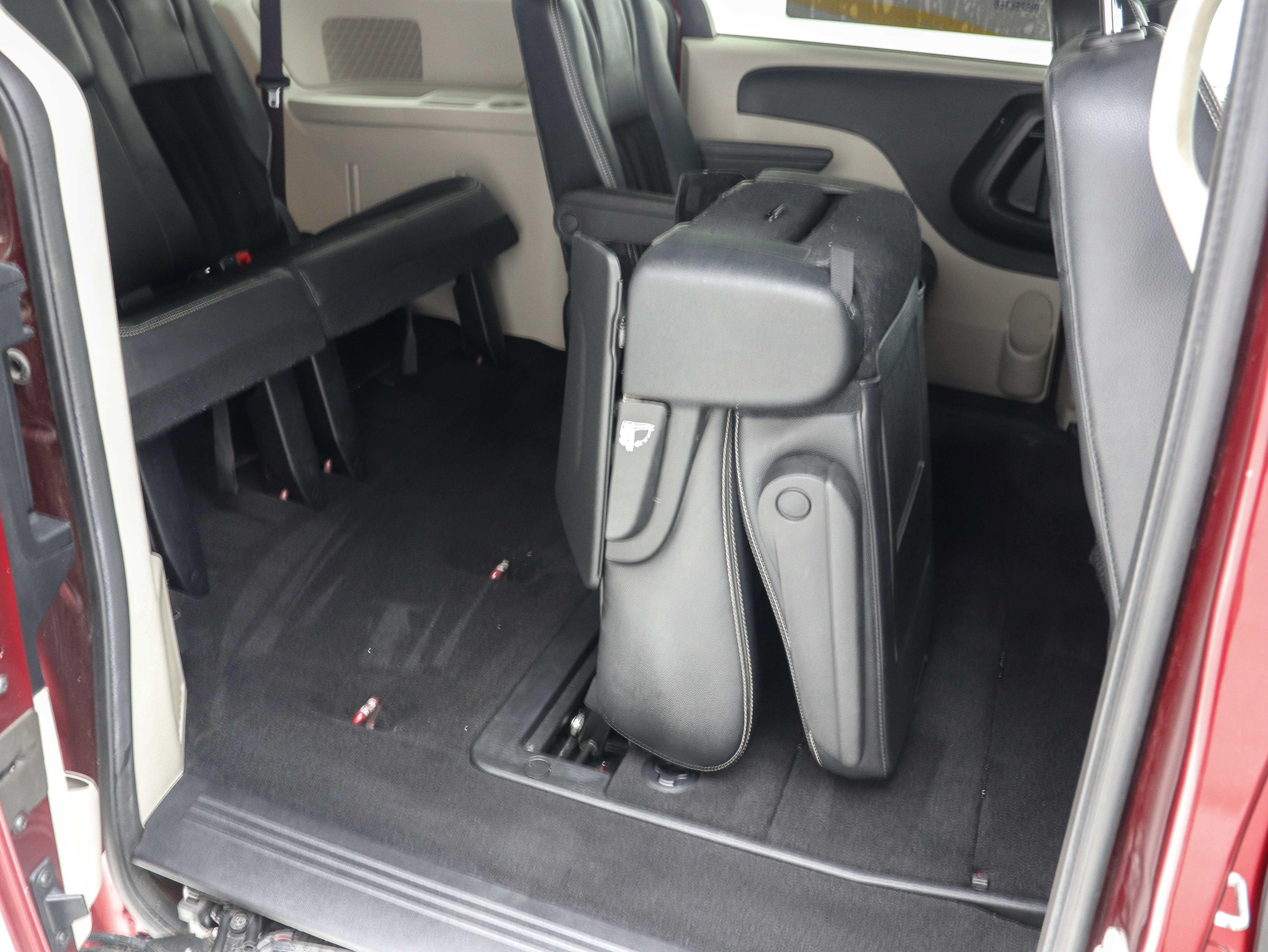 Used 2018 Dodge Grand Caravan SXT FWD image 16