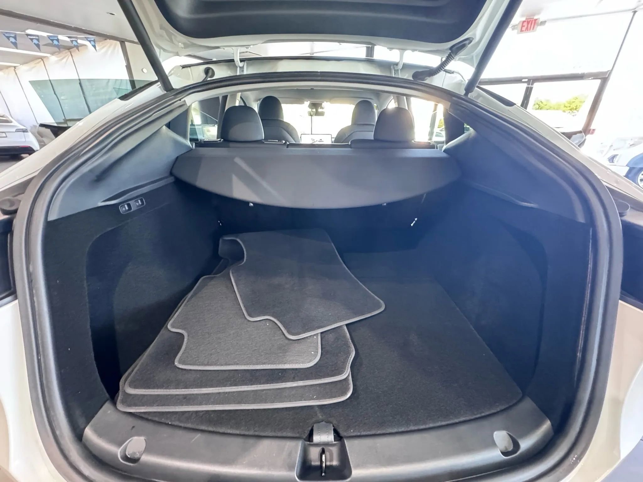 Used 2023 Tesla Model Y Long Range image 18