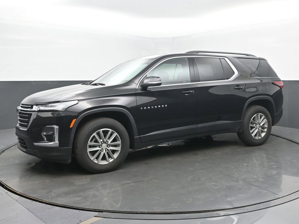 Used 2023 Chevrolet Traverse LT image 2