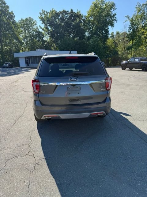 Used 2017 Ford Explorer XLT w/ Equipment Group 202A AWD/4WD image 4