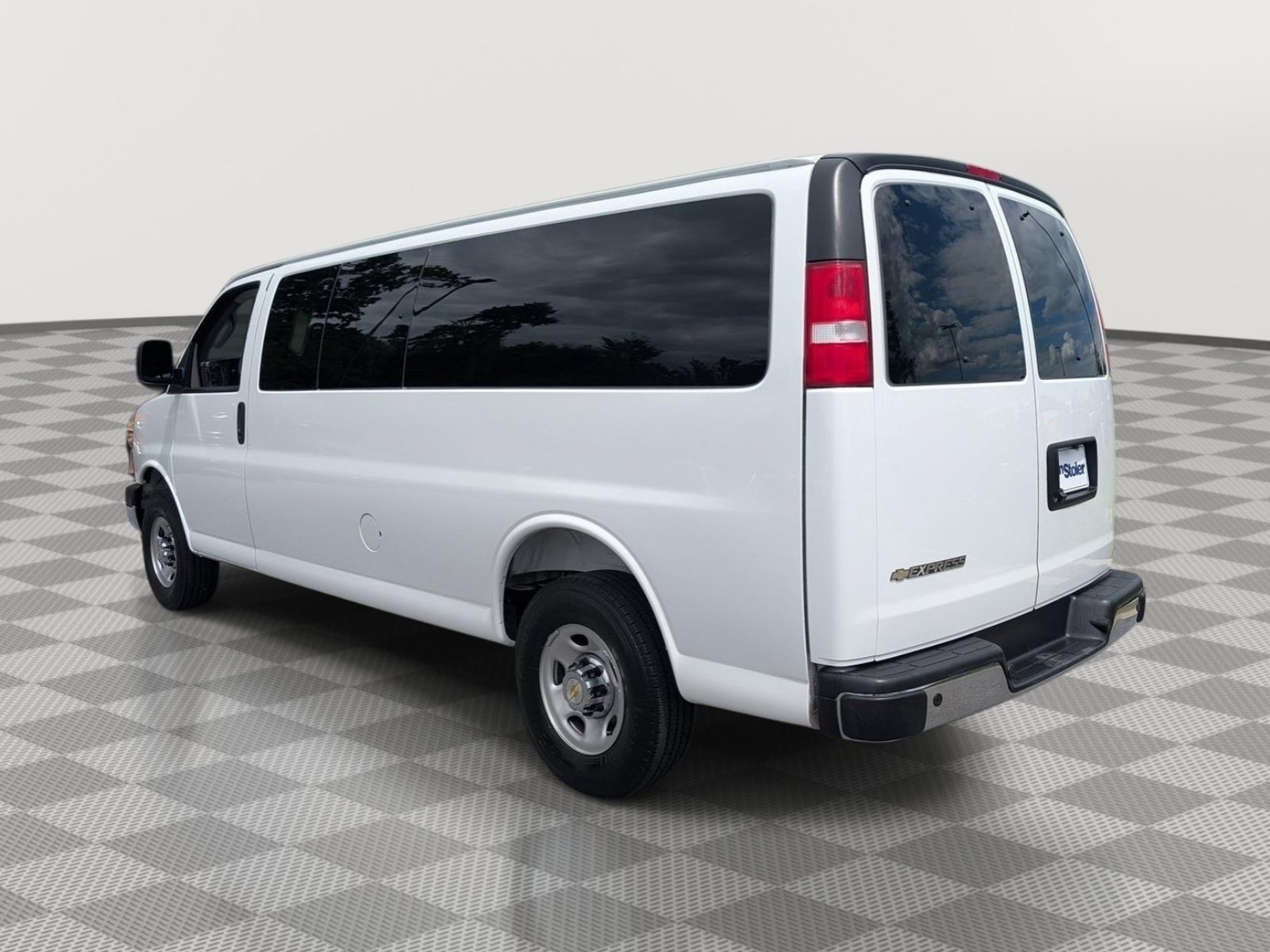 Used 2025 Chevrolet Express 3500 LT w/ LT Preferred Equipment Group RWD image 3