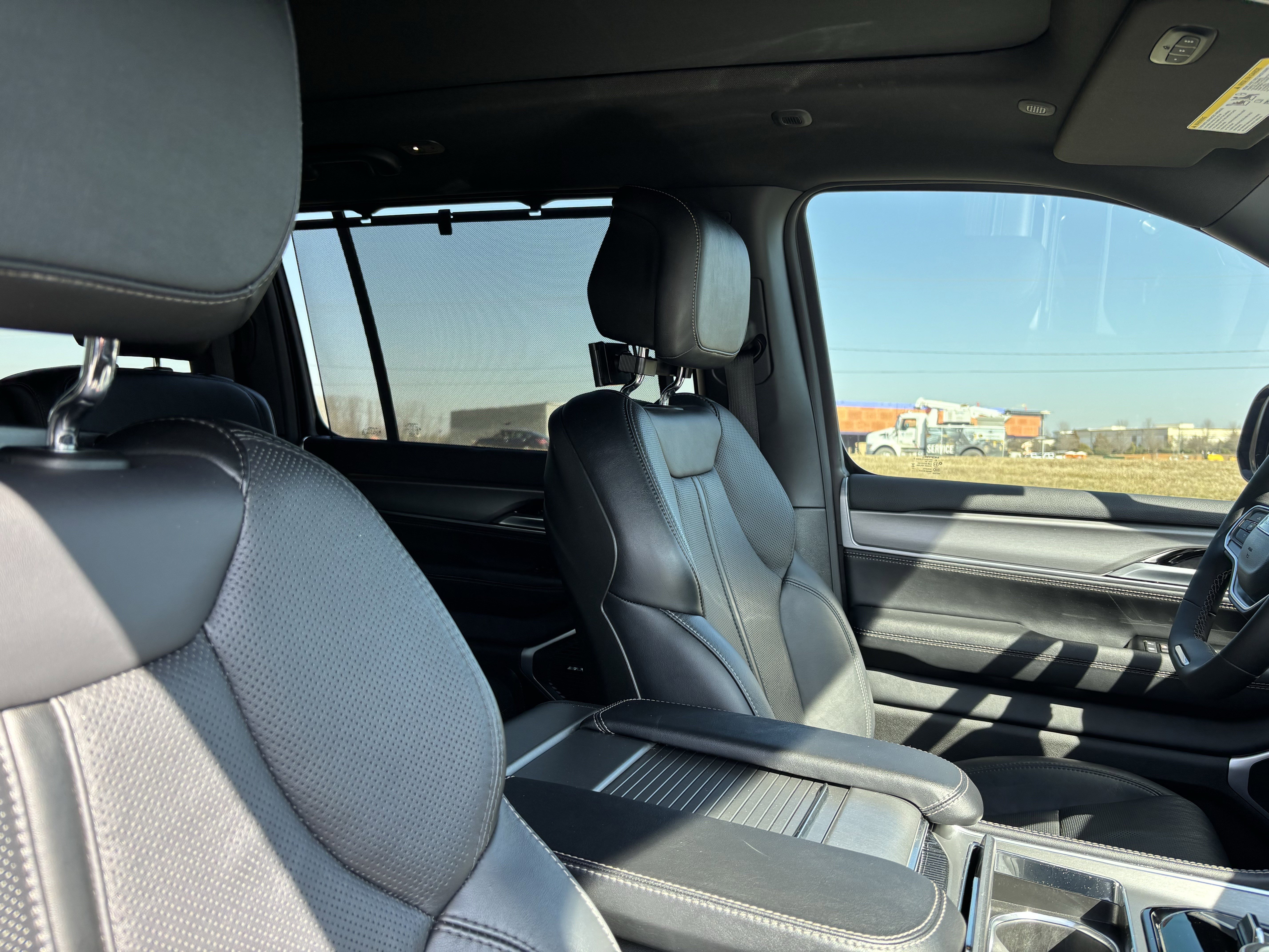 Used 2024 Jeep Wagoneer L Series II w/ Convenience Group I image 35