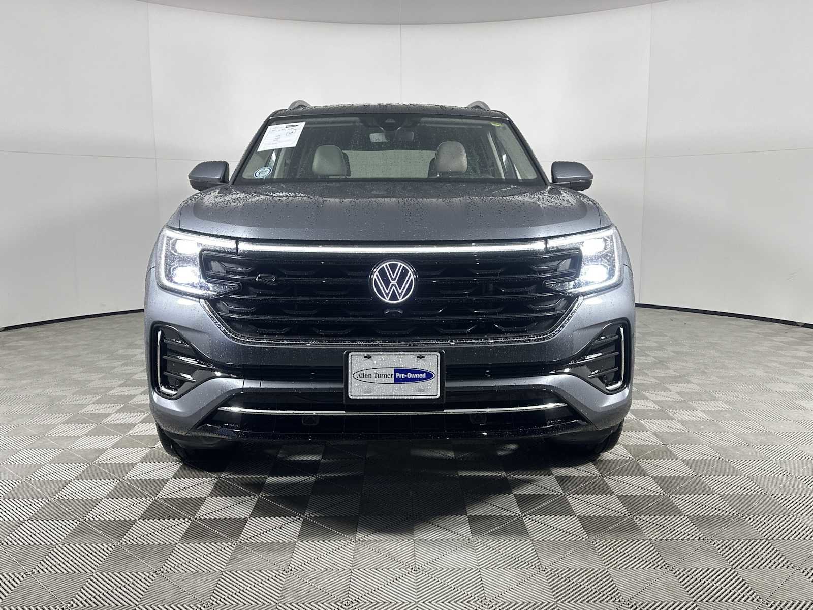 Used 2024 Volkswagen Atlas SEL Premium R-Line image 3