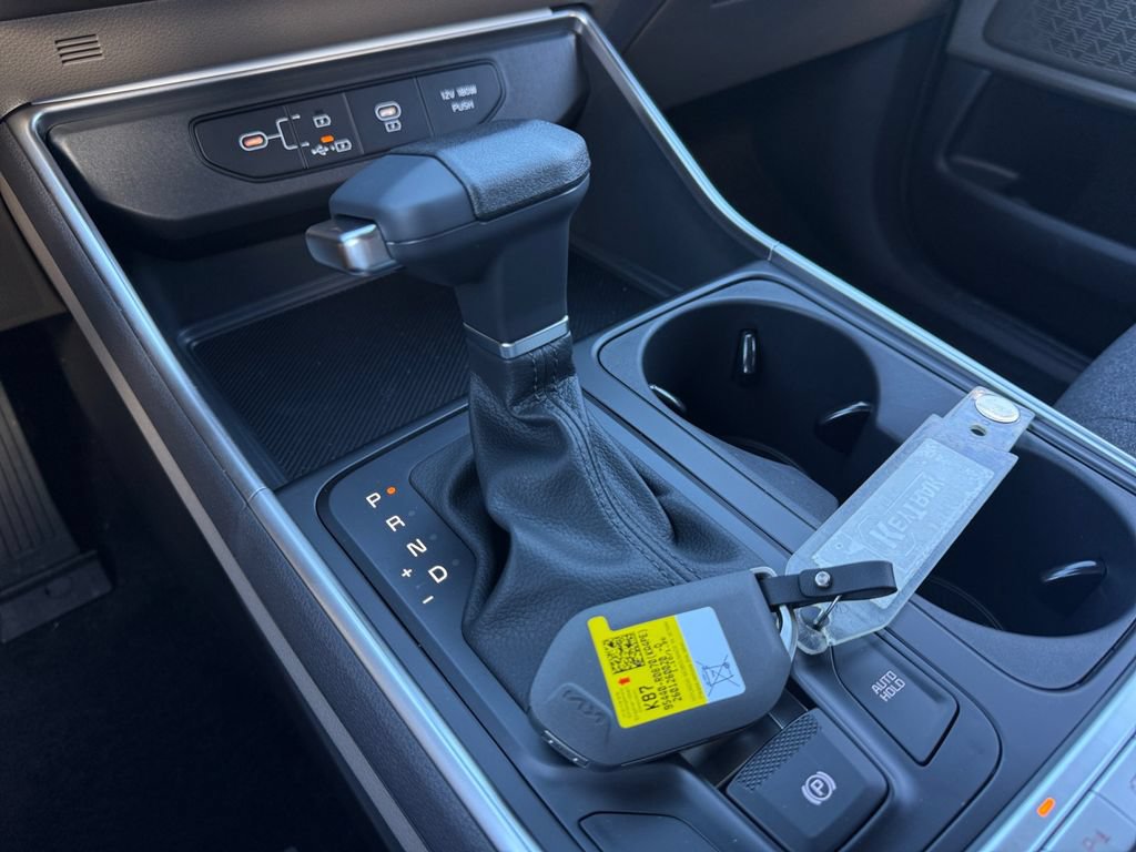 New 2026 Kia Carnival LX FWD image 30