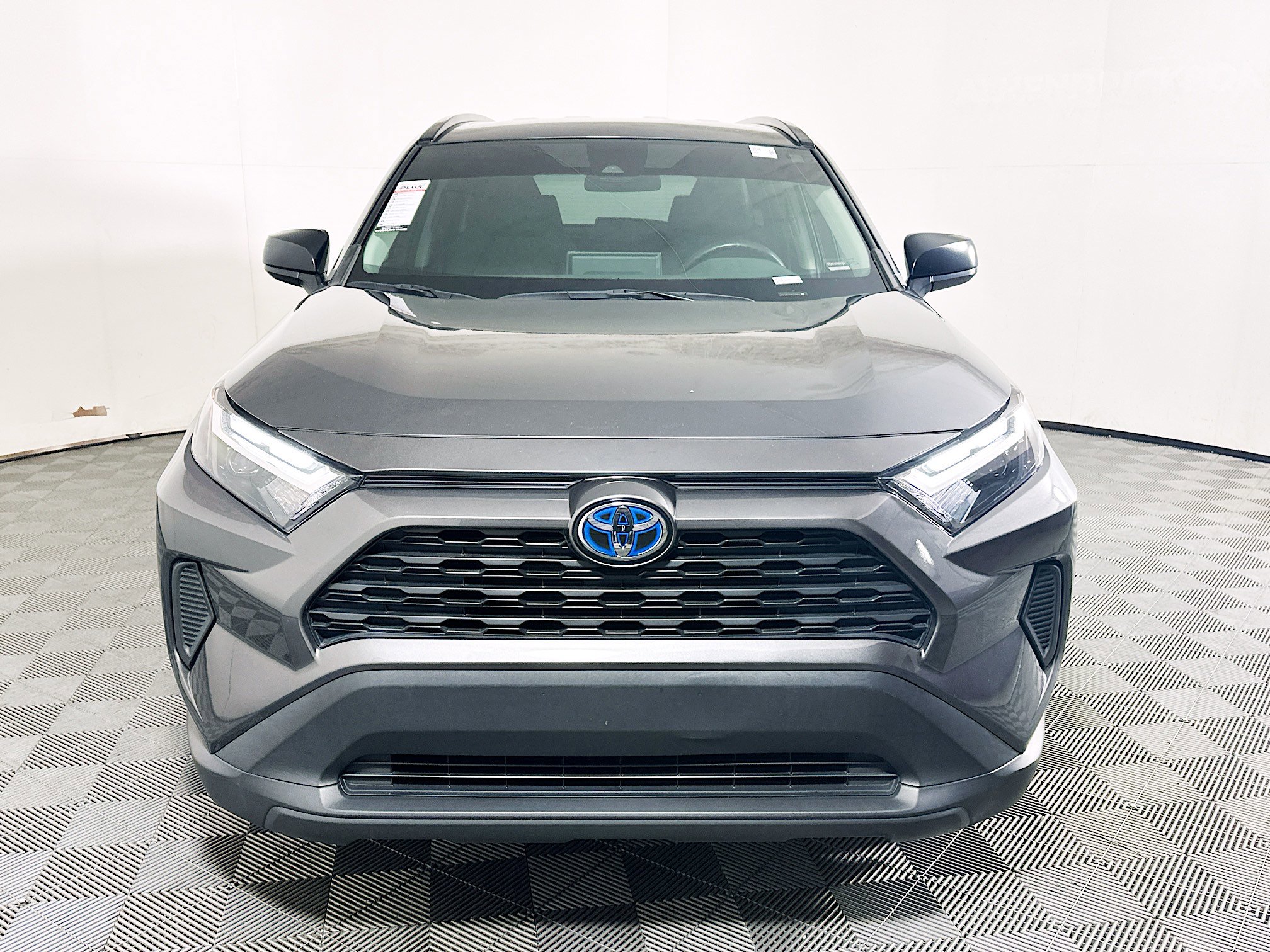 Used 2024 Toyota RAV4 LE AWD/4WD image 8