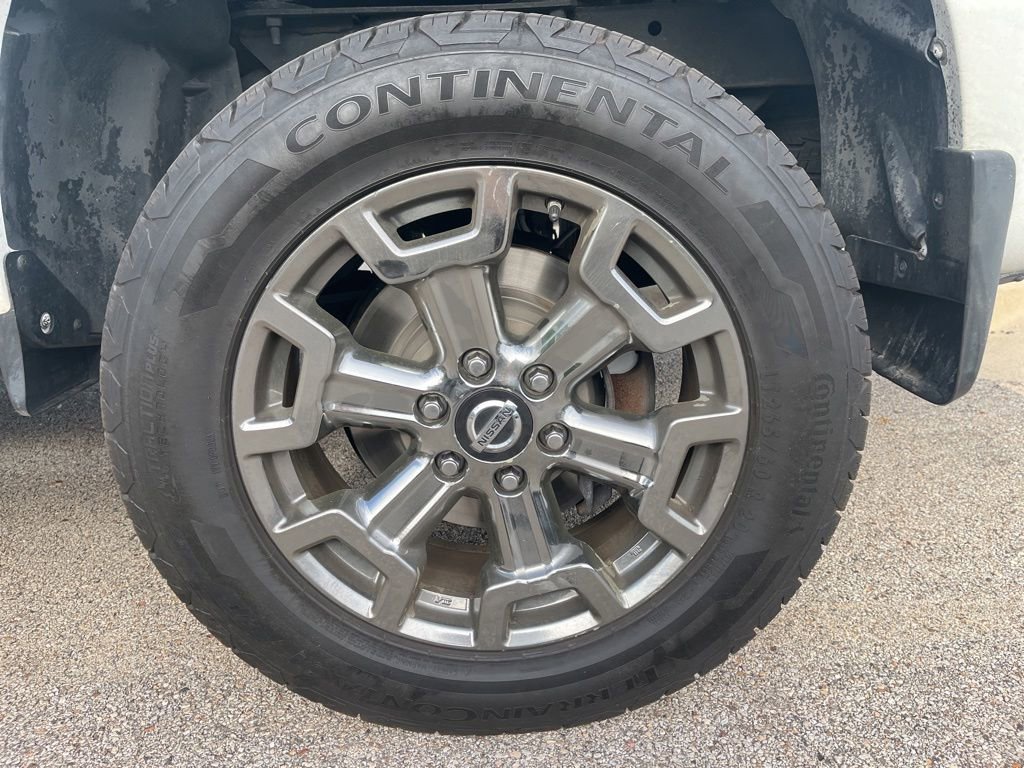 Used 2018 Nissan Titan SL w/ Chrome Package AWD/4WD image 5