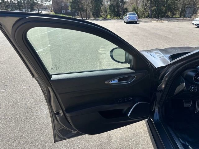 Used 2023 Alfa Romeo Giulia Ti w/ Active Assist Plus Package image 32