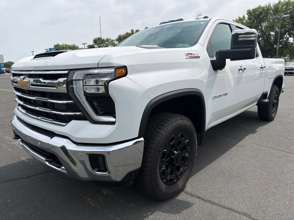 Used 2025 Chevrolet Silverado 2500 LTZ w/ LTZ Plus Package AWD/4WD image 3