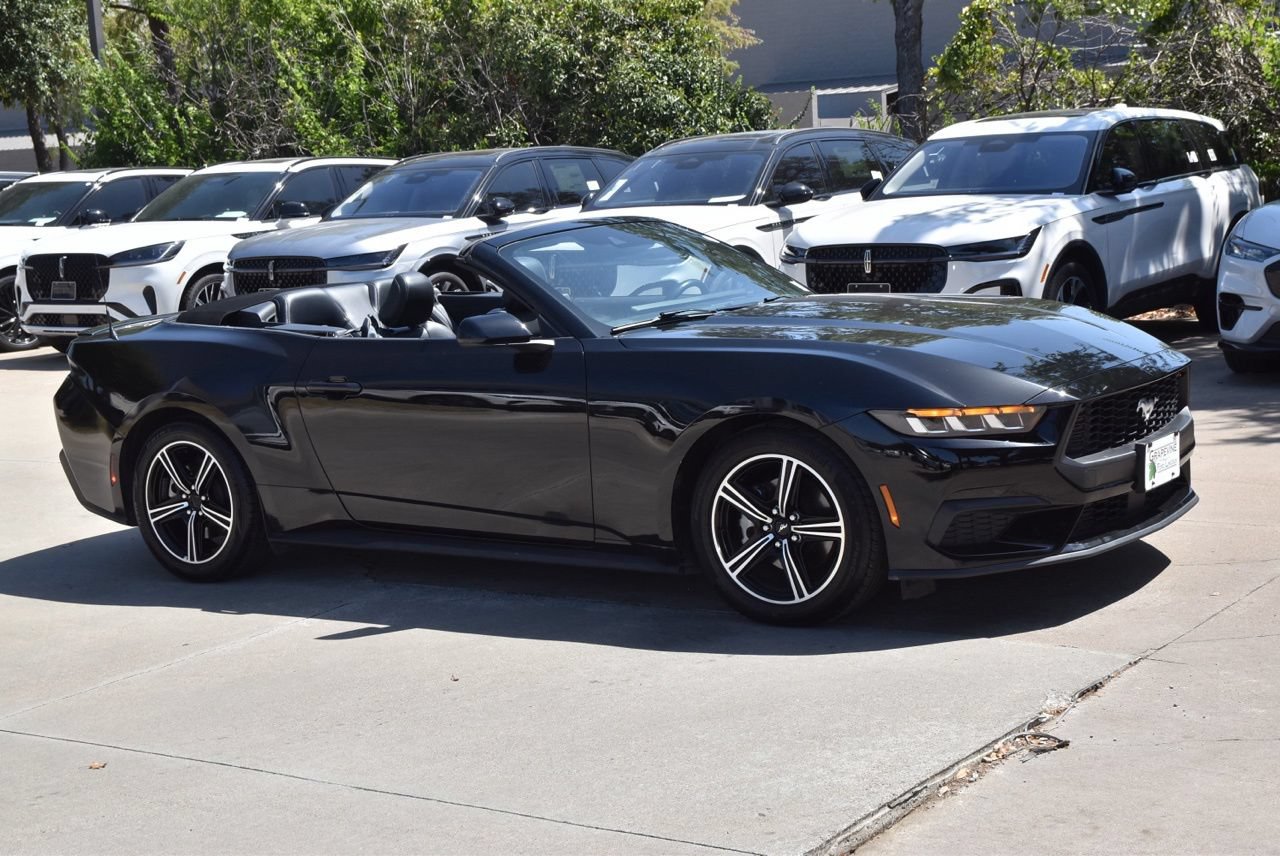 Used 2025 Ford Mustang Premium RWD image 5