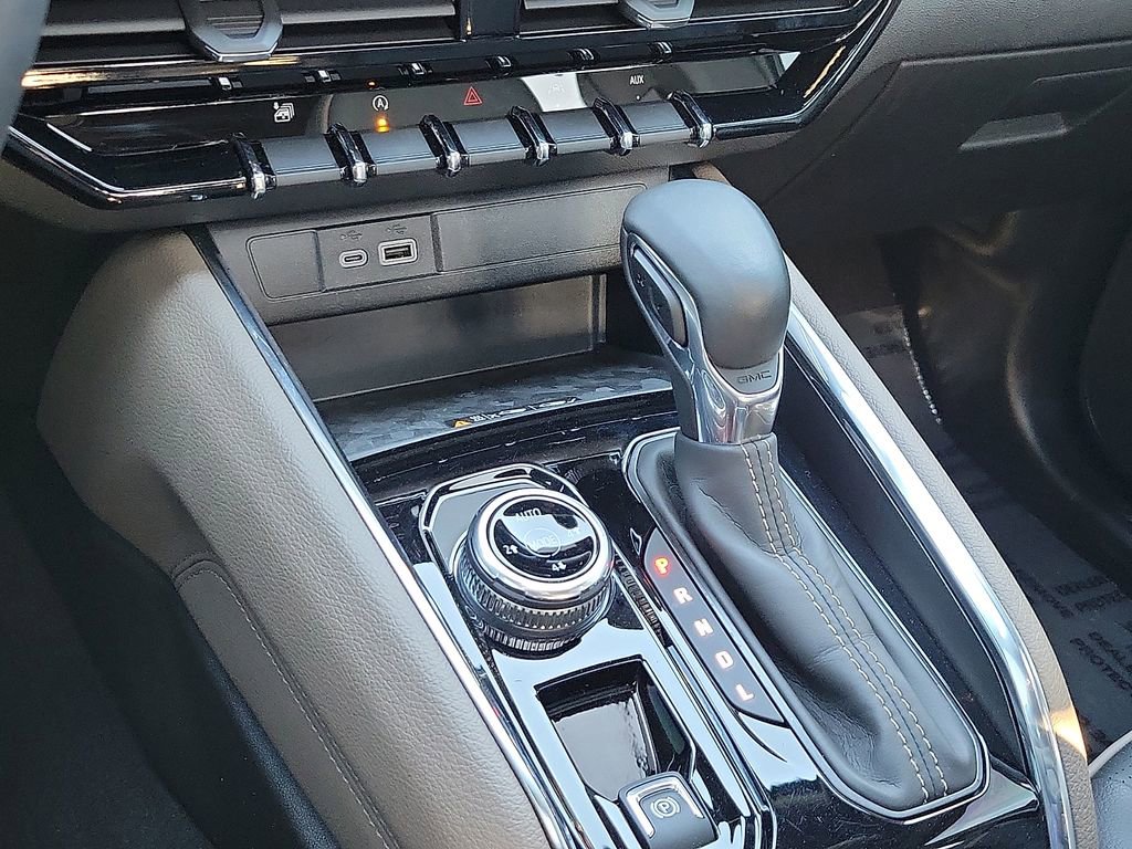 Used 2024 GMC Canyon Denali image 17