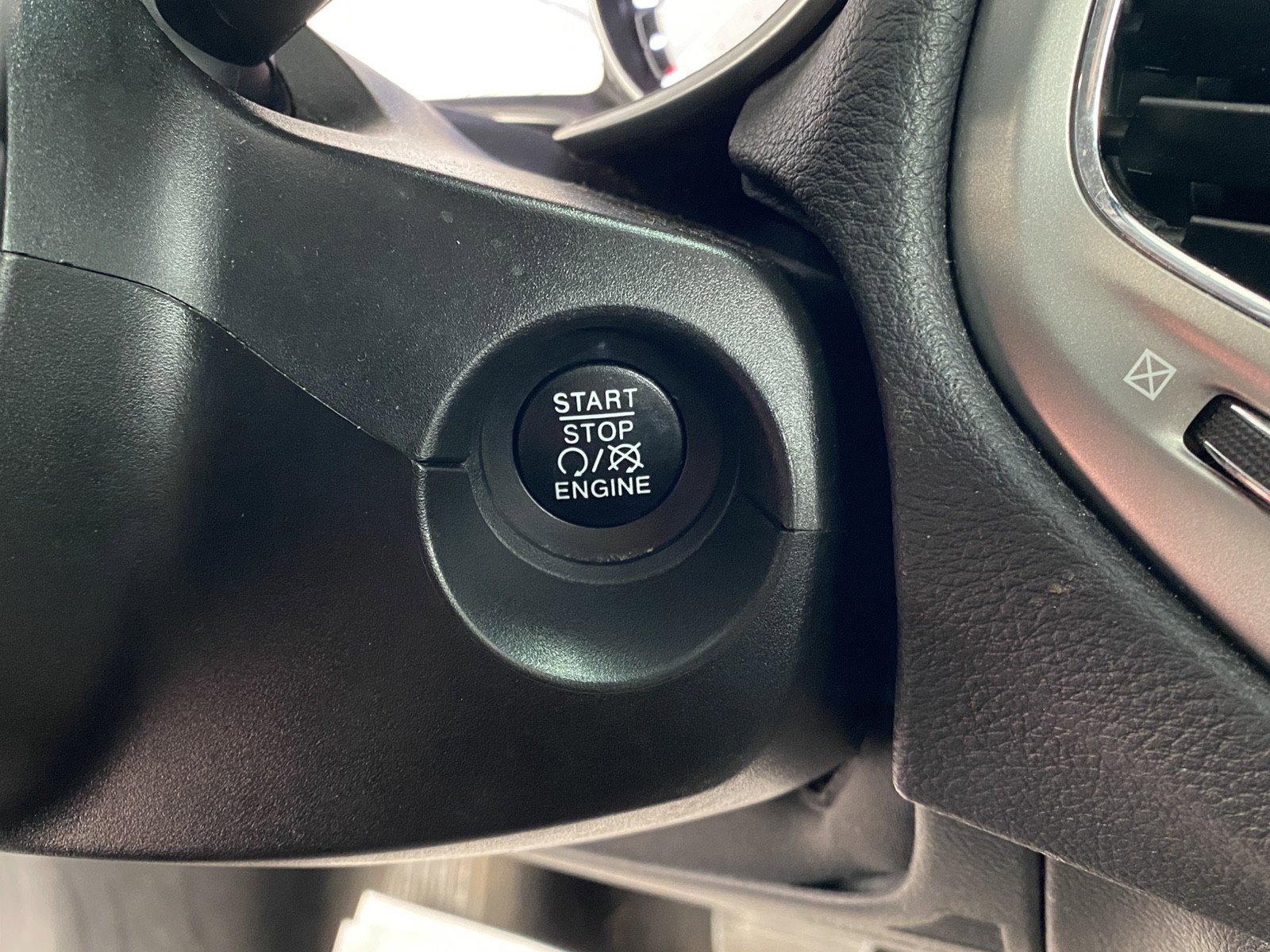 Used 2019 Jeep Compass Latitude w/ Popular Equipment Group image 19