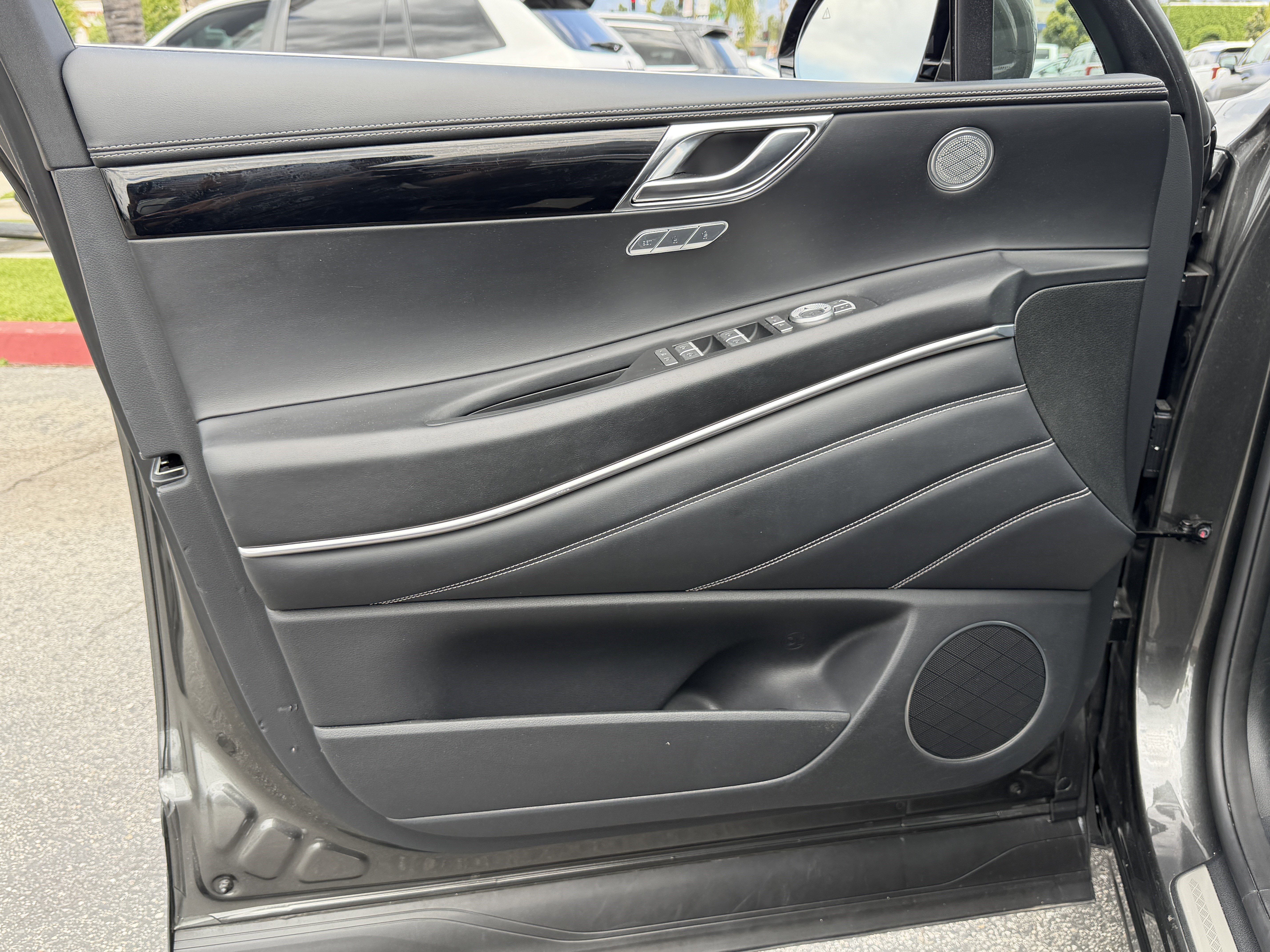 Used 2025 Genesis GV80 2.5T Standard AWD/4WD image 13