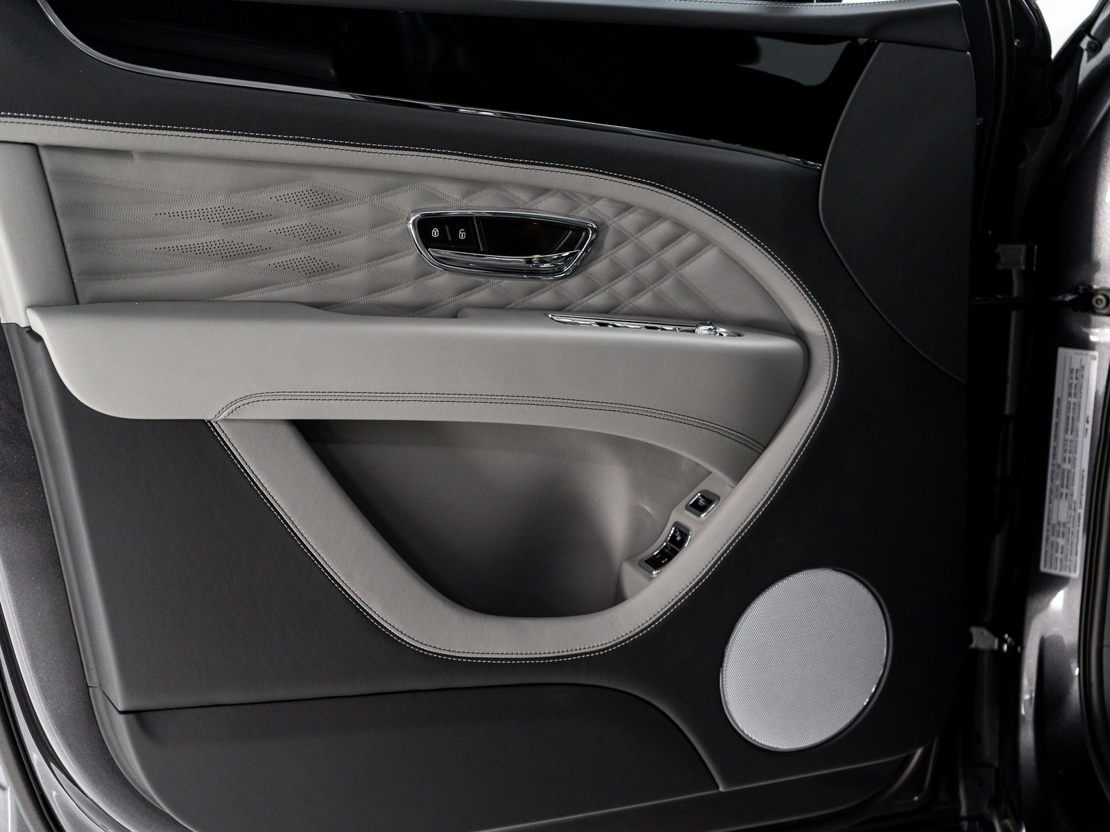 New 2025 Bentley Bentayga Extended Wheelbase image 11