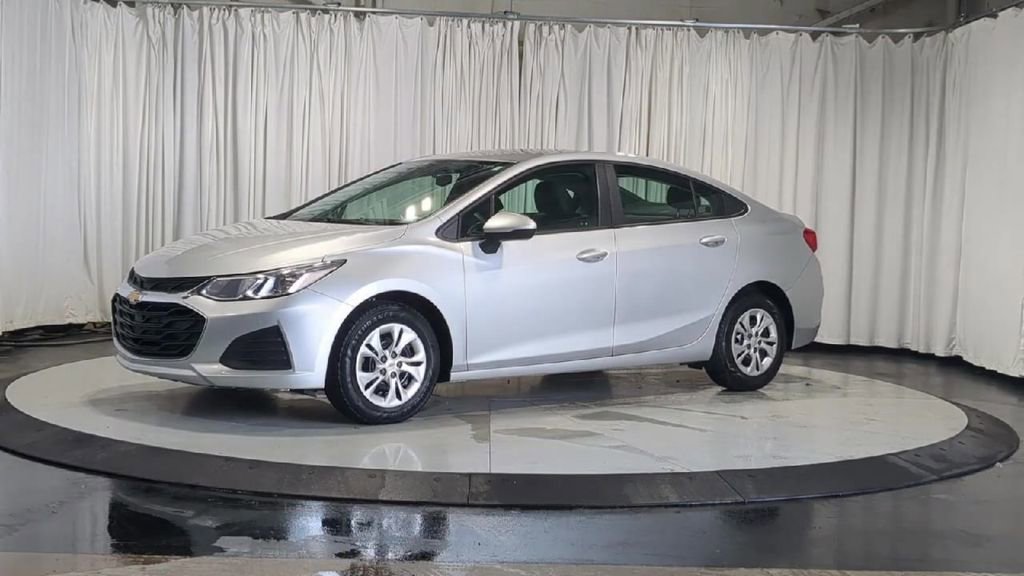 Used 2019 Chevrolet Cruze LS w/ LS Fleet Convenience Package FWD image 5