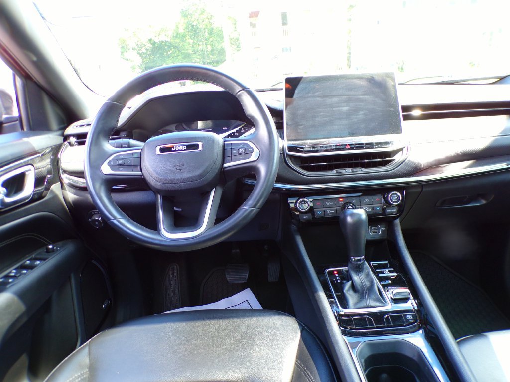 Used 2022 Jeep Compass Latitude w/ Sun and Sound Group AWD/4WD image 17