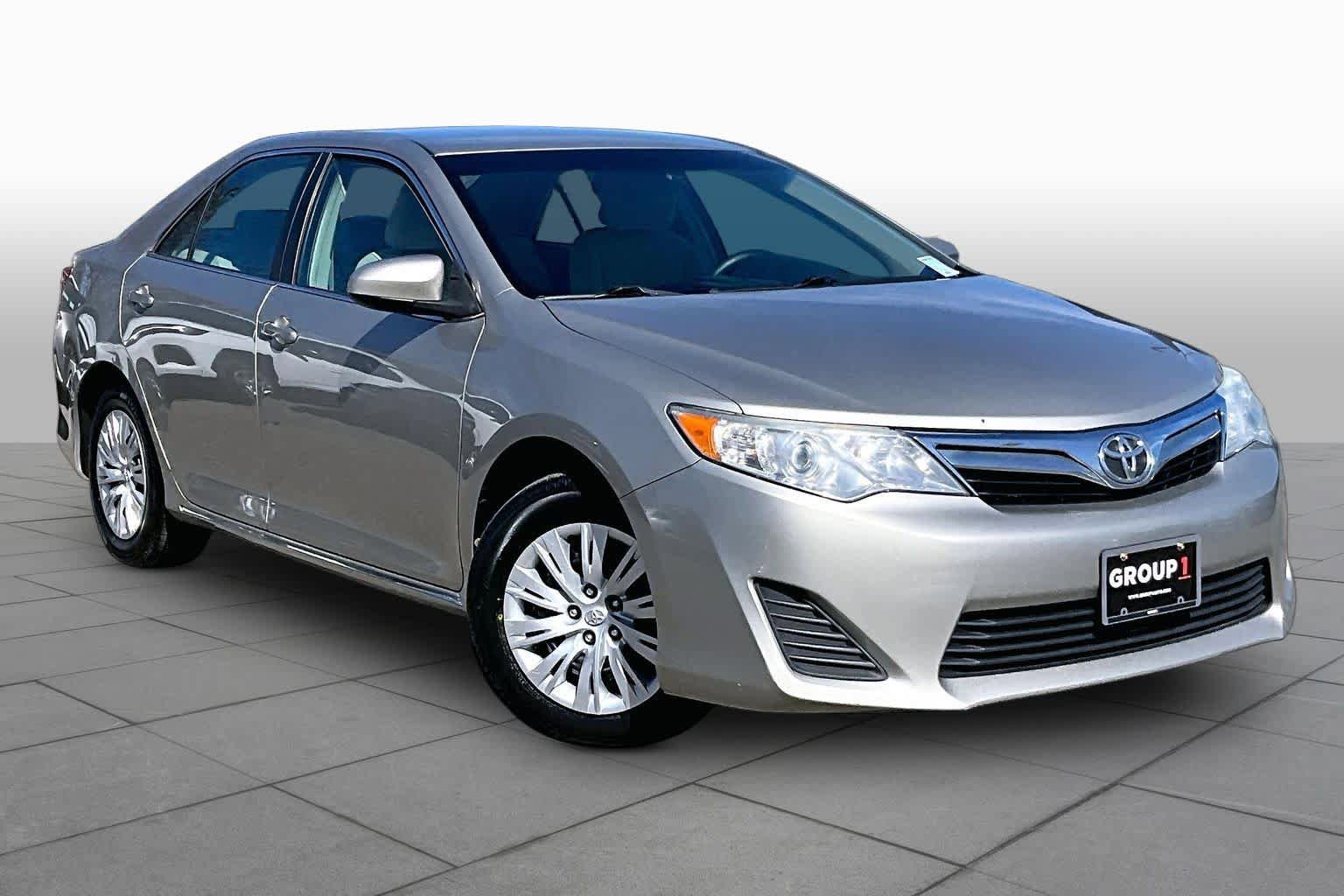 Used 2014 Toyota Camry LE FWD image 3