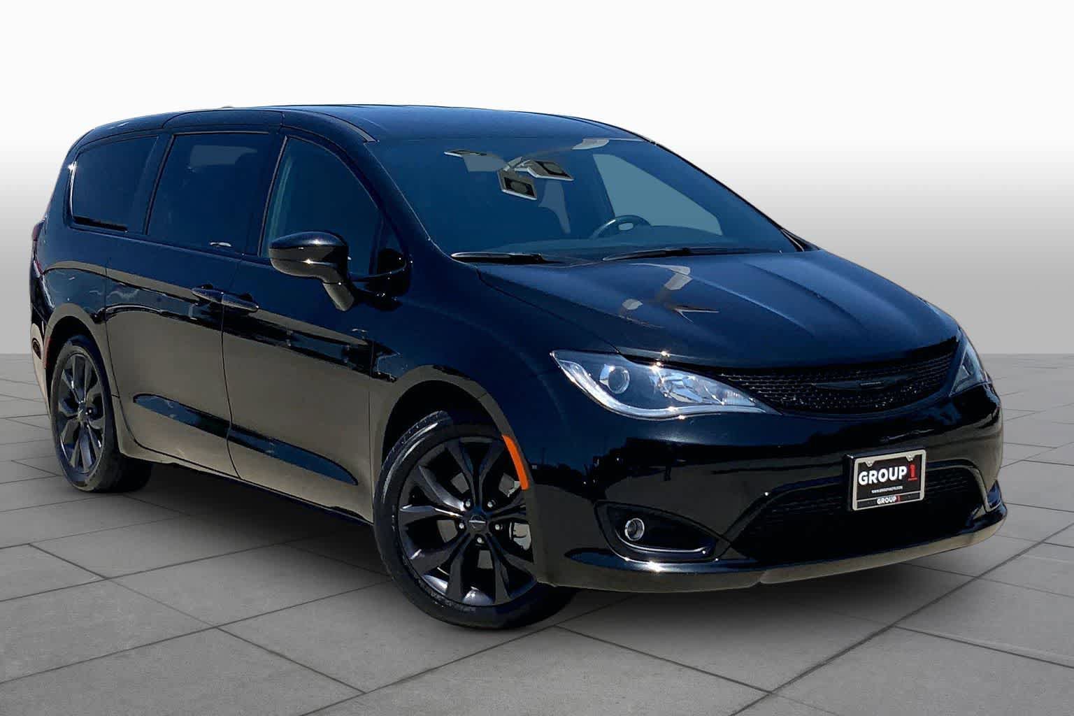 Used 2019 Chrysler Pacifica Touring Plus w/ S Appearance Package FWD image 3