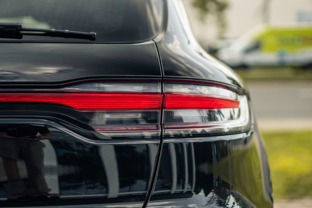 Used 2022 Porsche Macan image 12