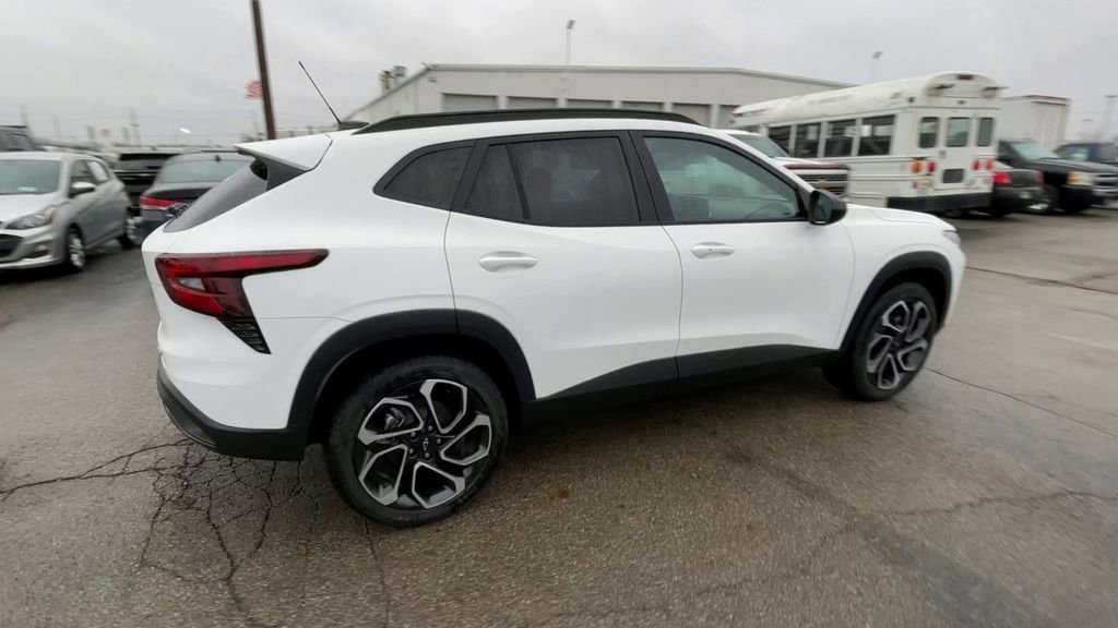 New 2026 Chevrolet Trax RS w/ Sunroof Package image 2