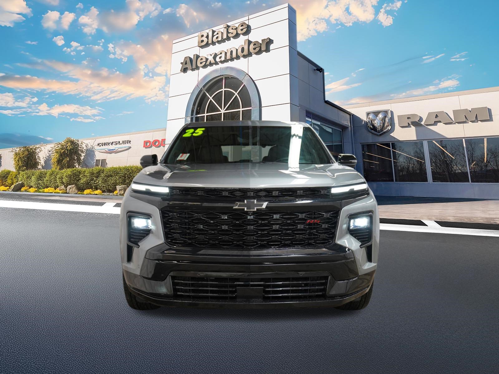 Used 2025 Chevrolet Traverse RS image 13