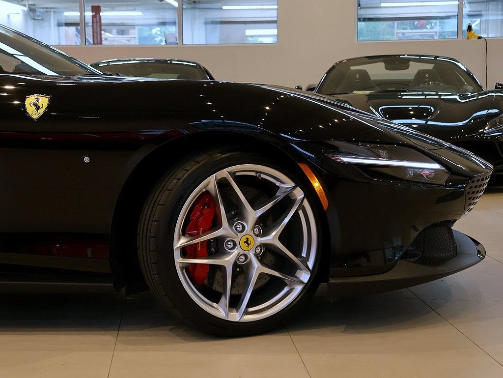 Certified 2025 Ferrari Roma Spider RWD image 54