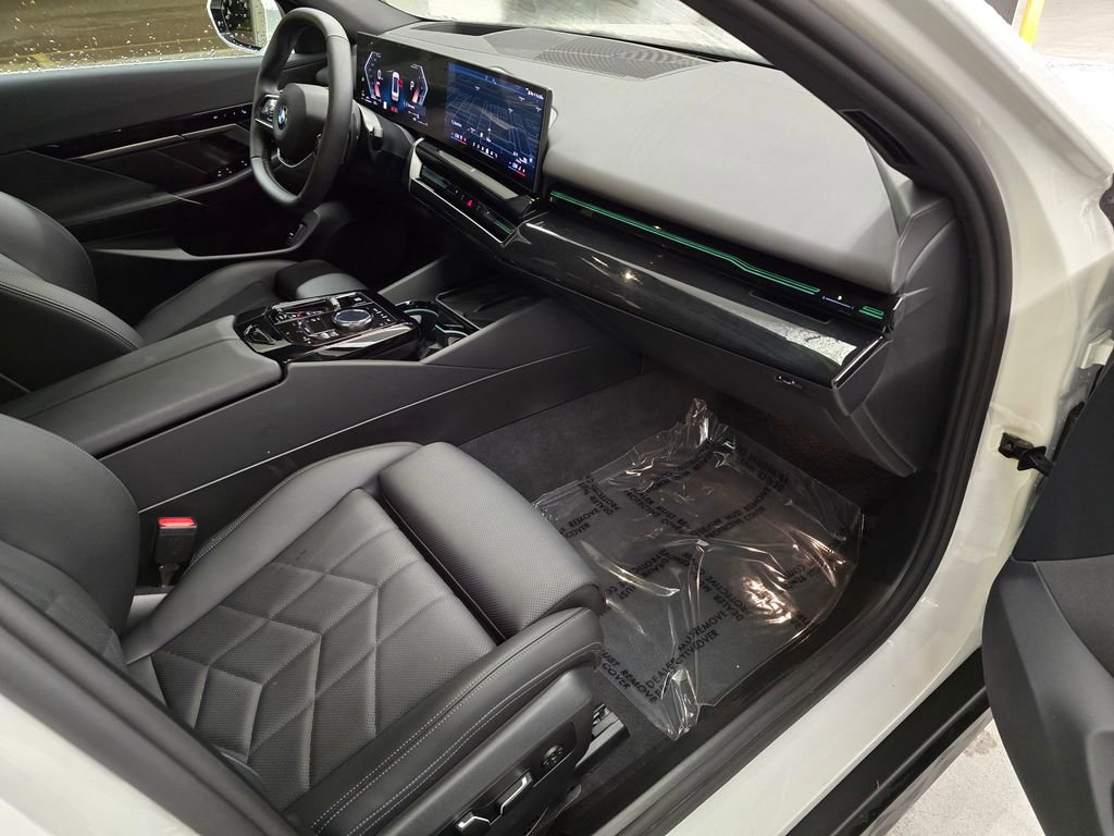 Used 2026 BMW 530i xDrive 530i xDrive image 32
