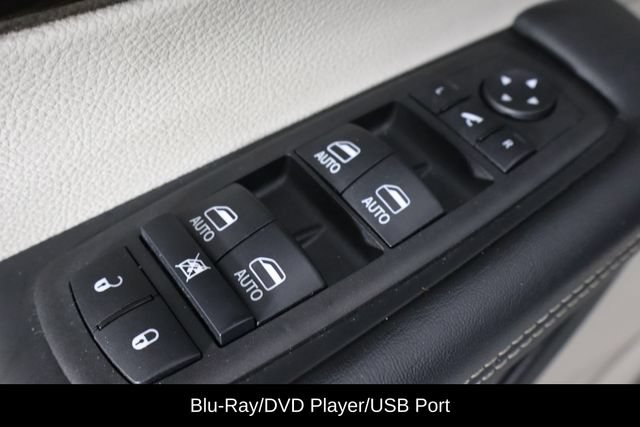 Used 2023 Chrysler Pacifica Limited w/ Uconnect Theater Family Group AWD/4WD image 23