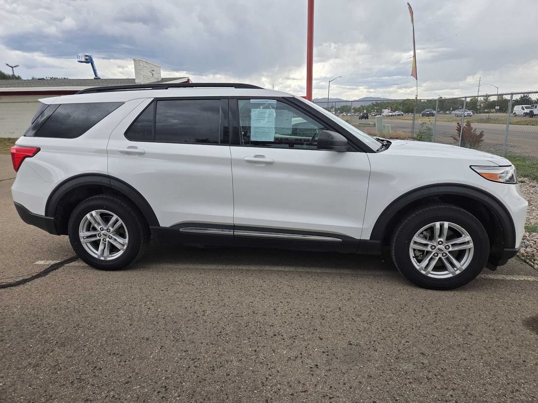 Used 2022 Ford Explorer XLT AWD/4WD image 2