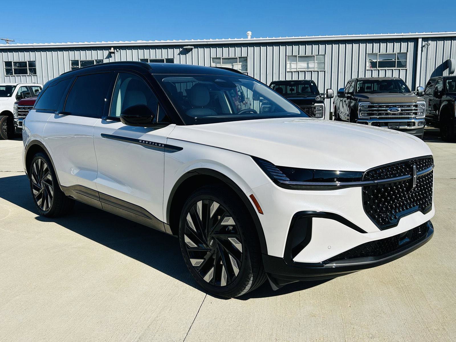 New 2026 Lincoln Nautilus Reserve w/ Jet Appearance Package image 3
