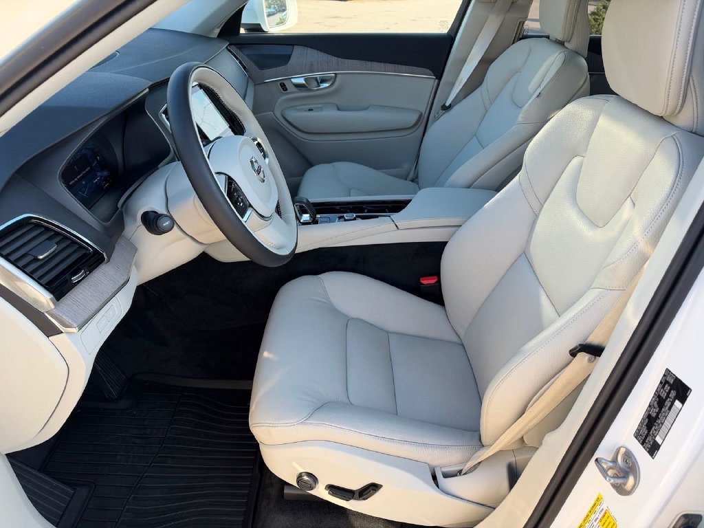 Certified 2024 Volvo XC90 T8 Plus w/ Protection Package Premier AWD/4WD image 8