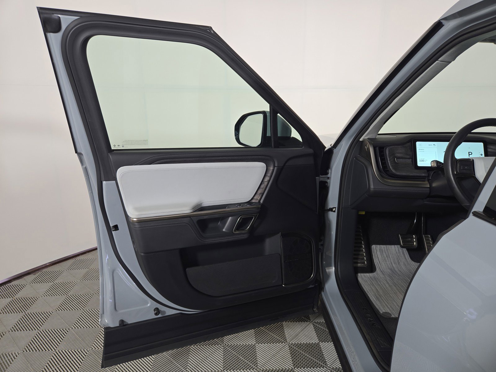 Used 2022 Rivian R1T Adventure image 16