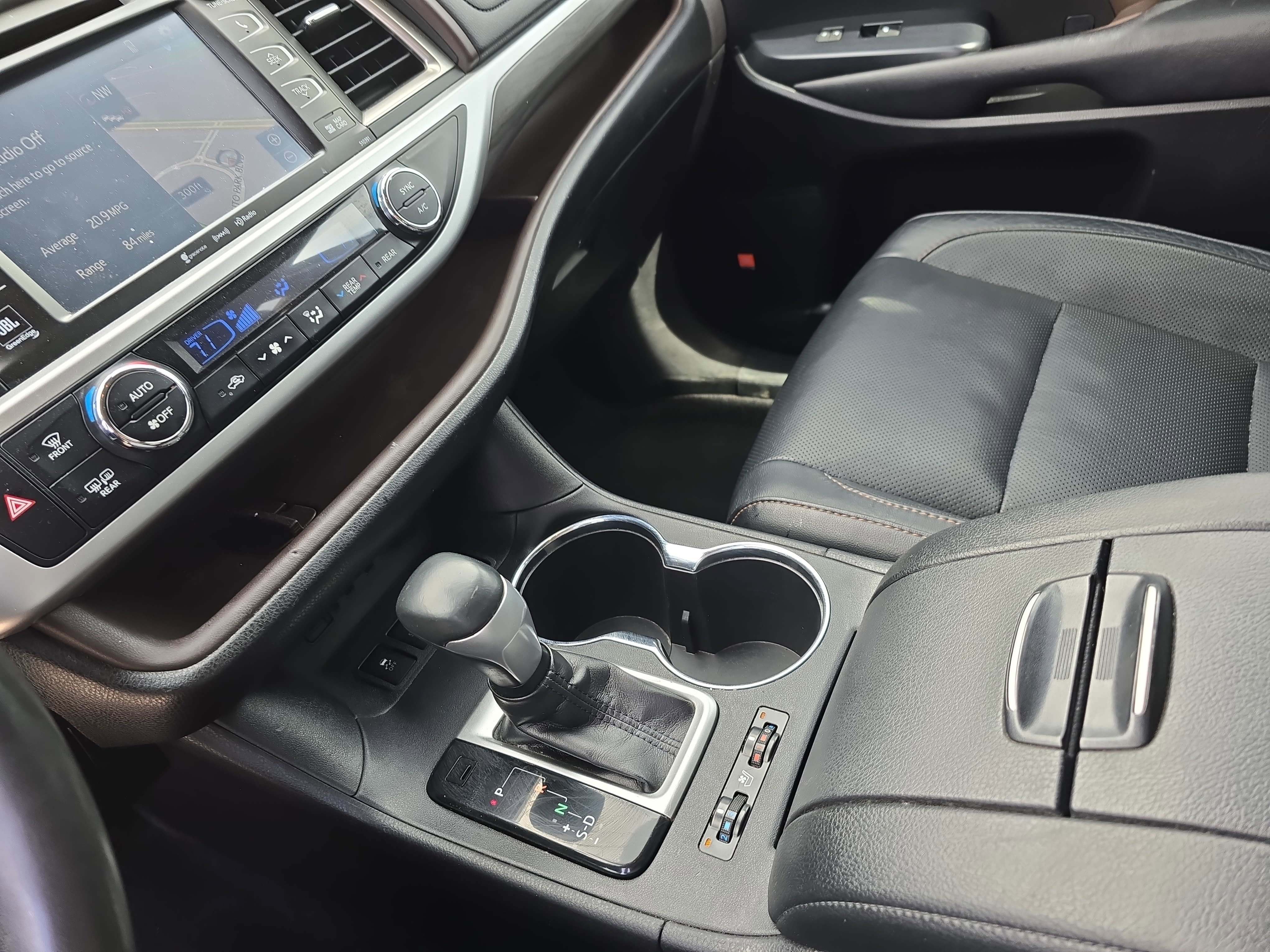 Used 2019 Toyota Highlander Limited image 23