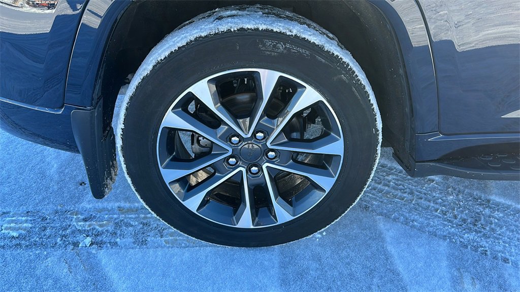 Used 2024 Jeep Grand Cherokee Overland w/ Adv Protech Group III image 9