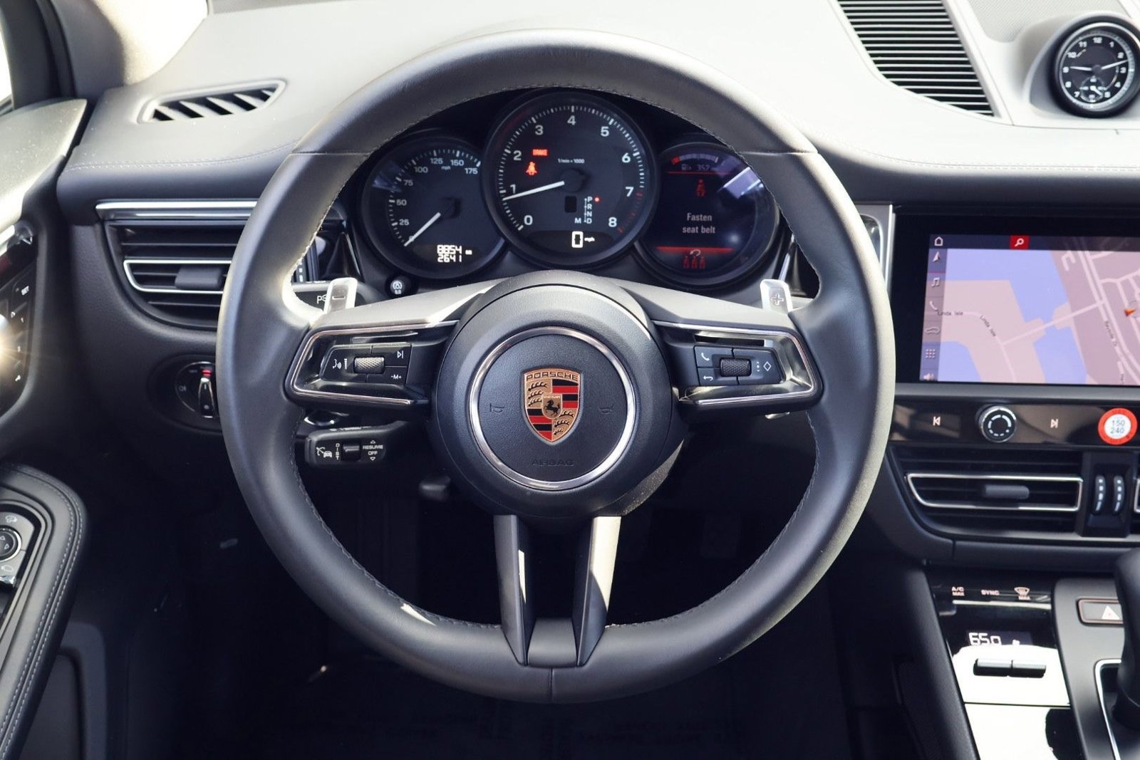 Certified 2025 Porsche Macan image 15