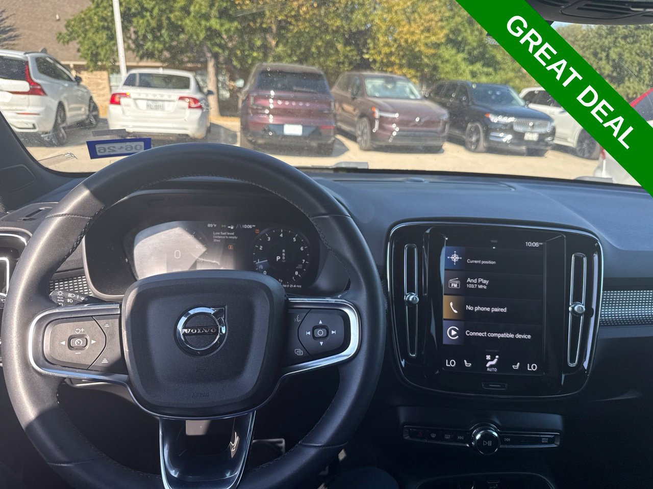 Used 2022 Volvo XC40 T4 R-Design FWD image 17