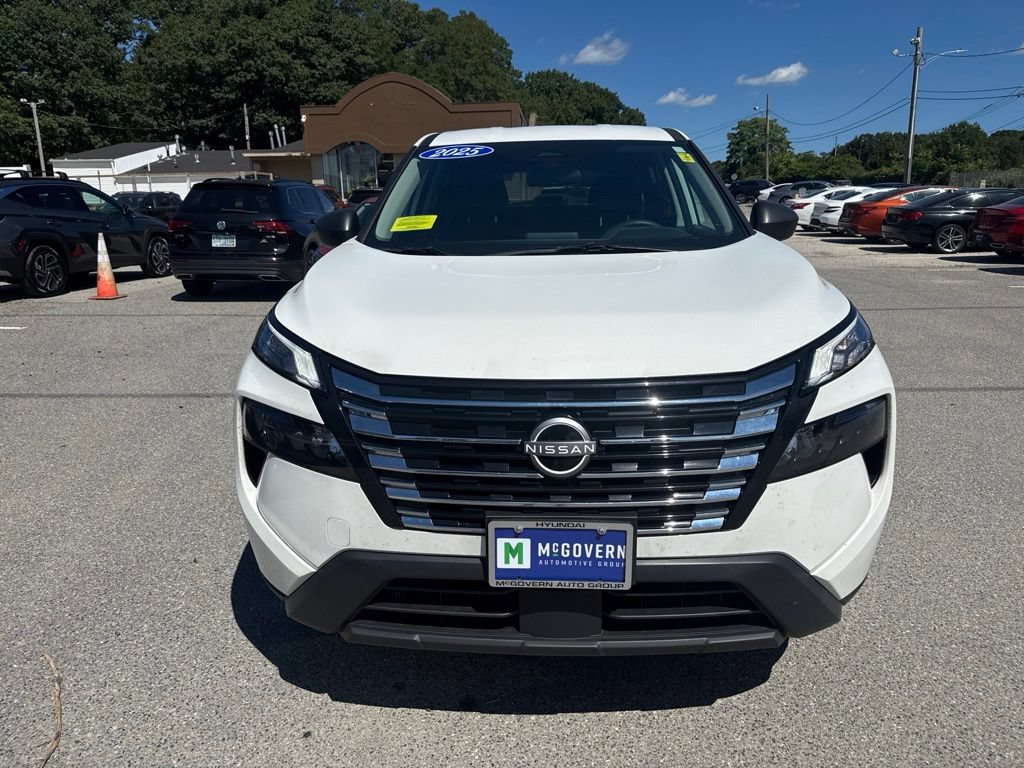Used 2025 Nissan Rogue S AWD/4WD image 2