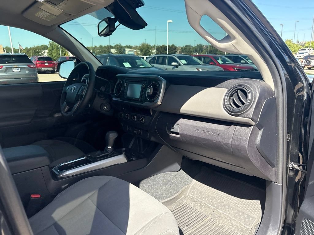 Used 2018 Toyota Tacoma SR5 AWD/4WD image 24