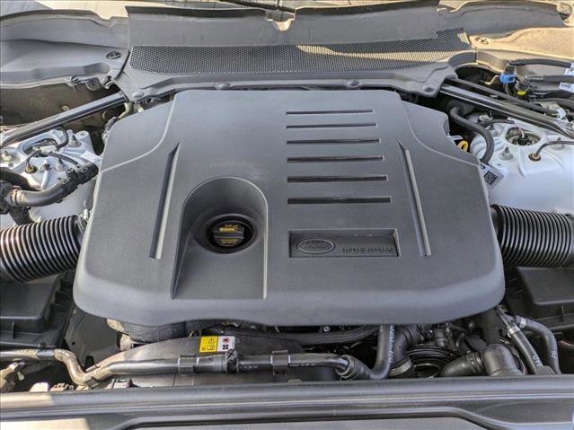 New 2025 Land Rover Discovery Dynamic SE image 18