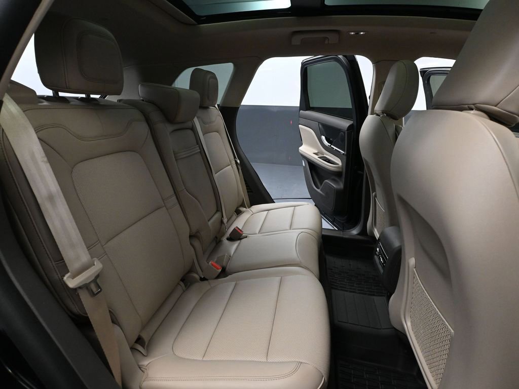 Used 2024 Lincoln Corsair AWD w/ Equipment Group 101A image 46