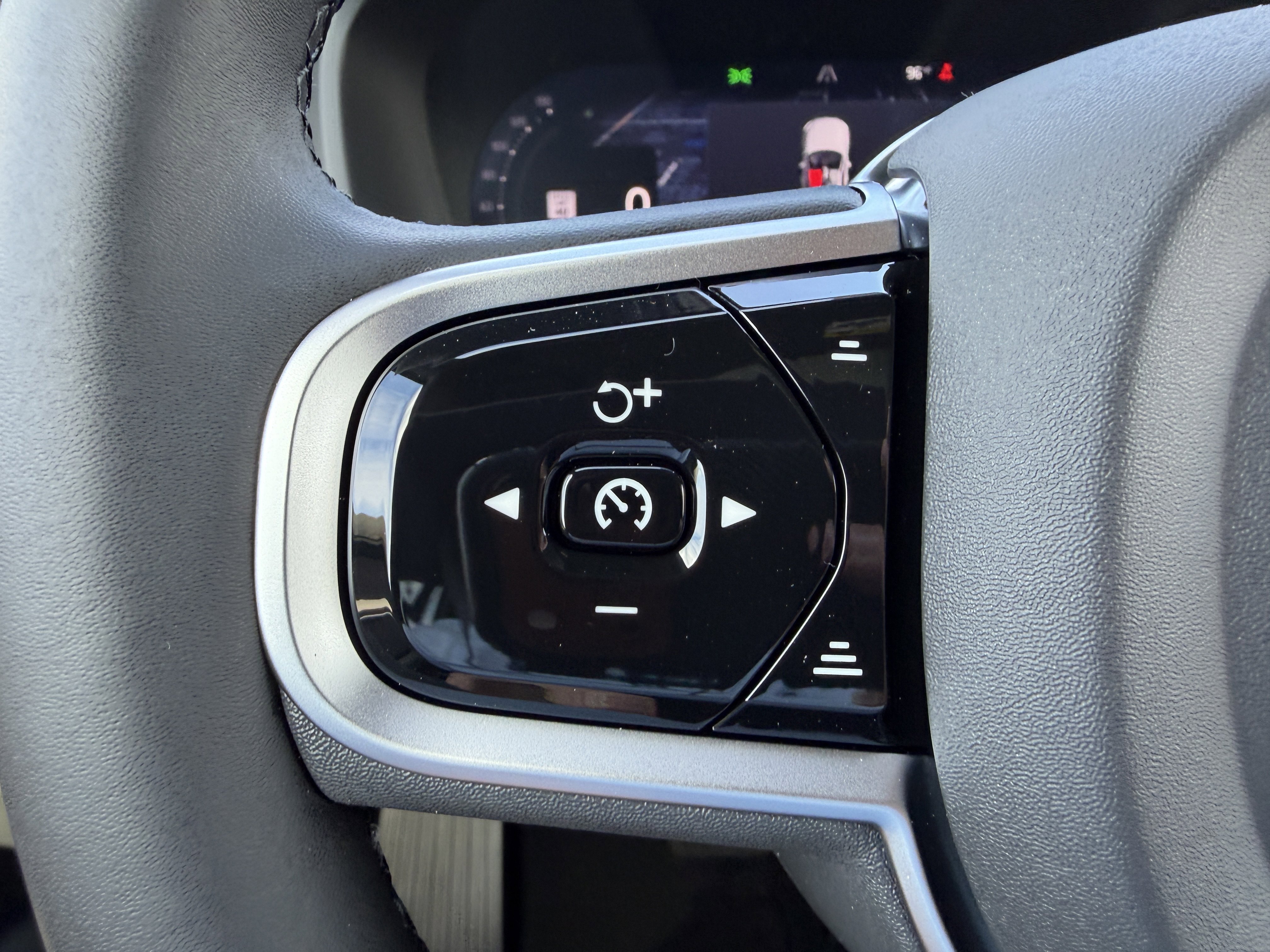 New 2026 Volvo XC90 B5 Core w/ Protection Package image 27