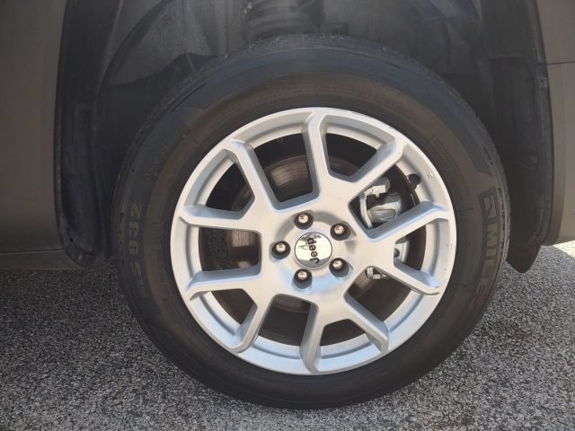 Used 2023 Jeep Renegade Latitude AWD/4WD image 24