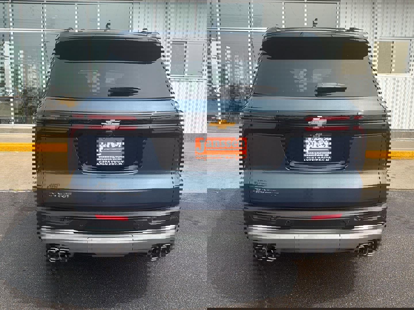 Used 2025 Chevrolet Traverse LT image 3