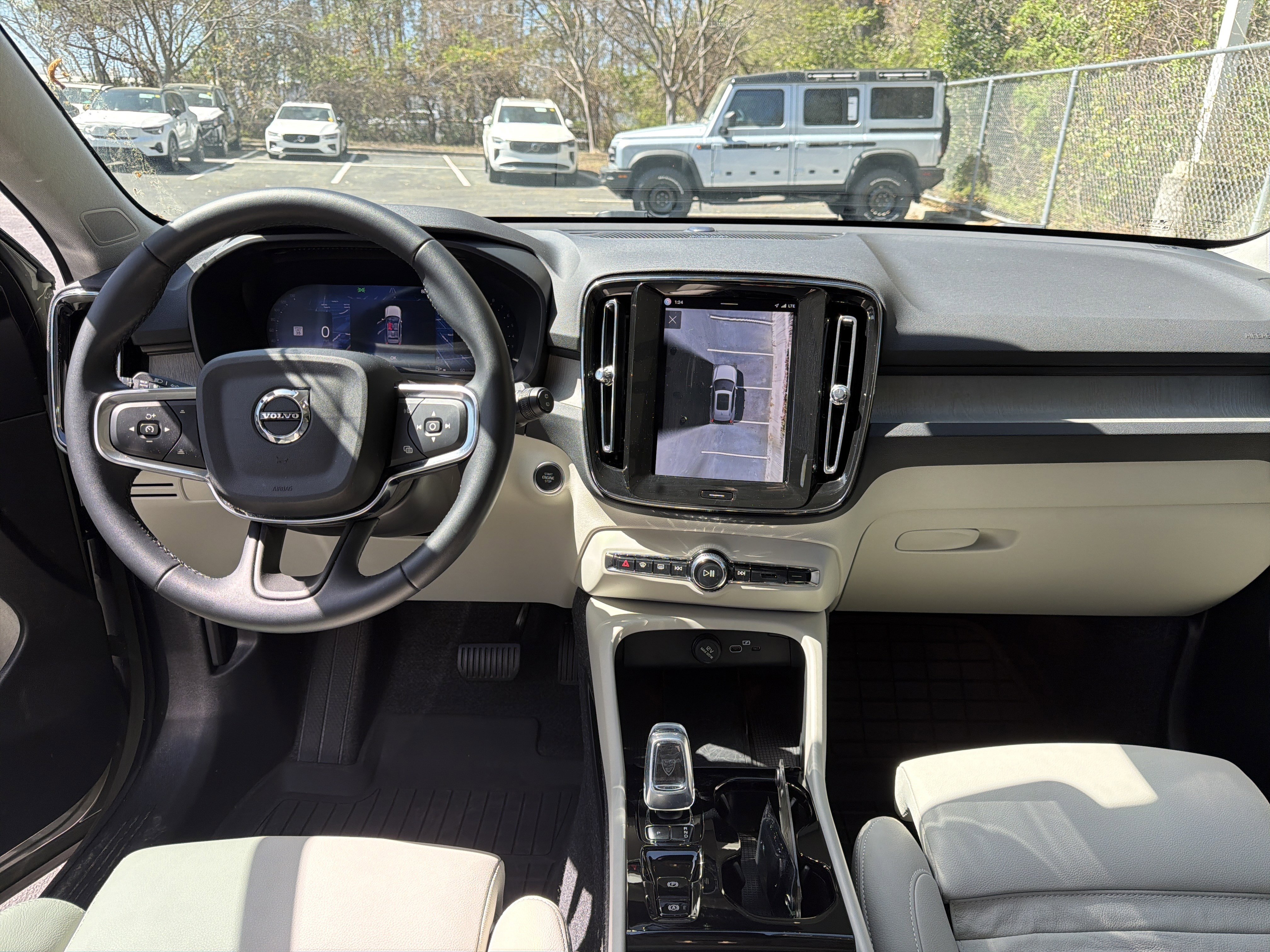 Certified 2025 Volvo XC40 B5 Ultra w/ Protection Package Premier image 30