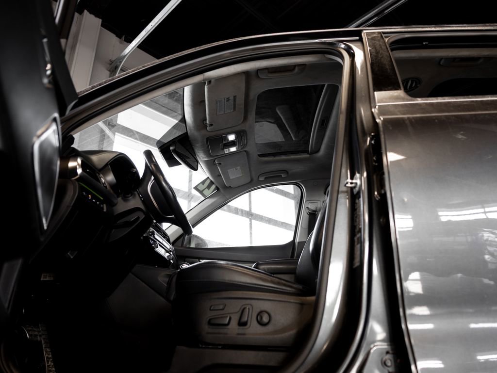 Used 2022 Kia Telluride SX w/ SX Prestige Package image 8