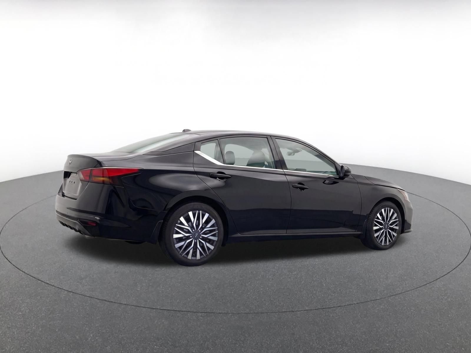 Used 2026 Nissan Altima 2.5 SV FWD image 7
