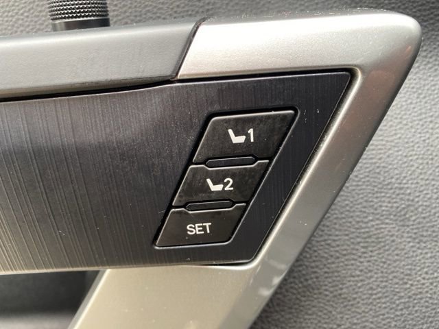 Certified 2025 Toyota Sequoia Platinum image 19