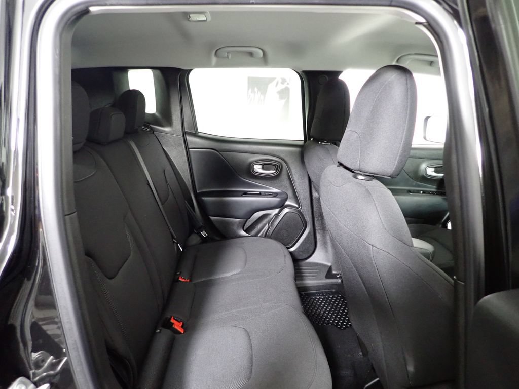 Used 2023 Jeep Renegade Latitude AWD/4WD image 34