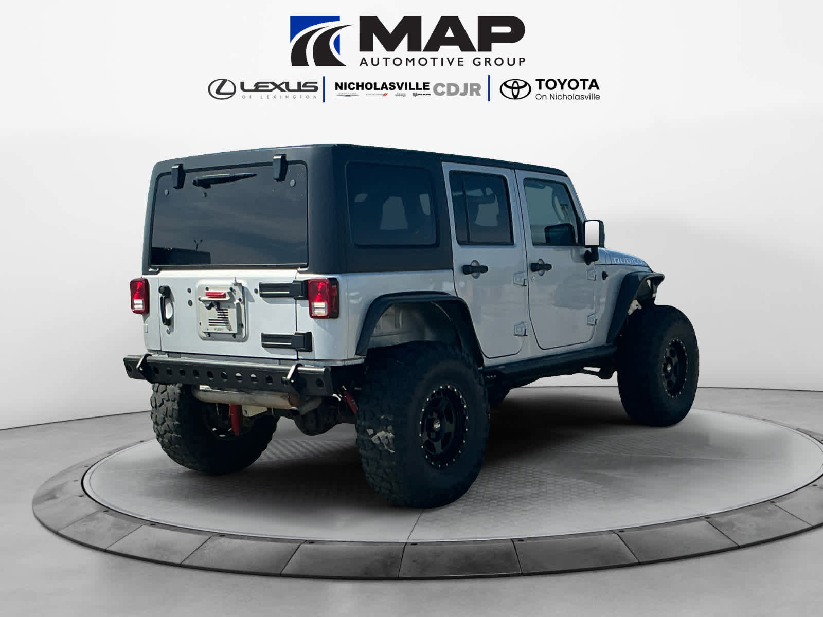 Used 2010 Jeep Wrangler Unlimited Rubicon w/ Dual Top Group image 5