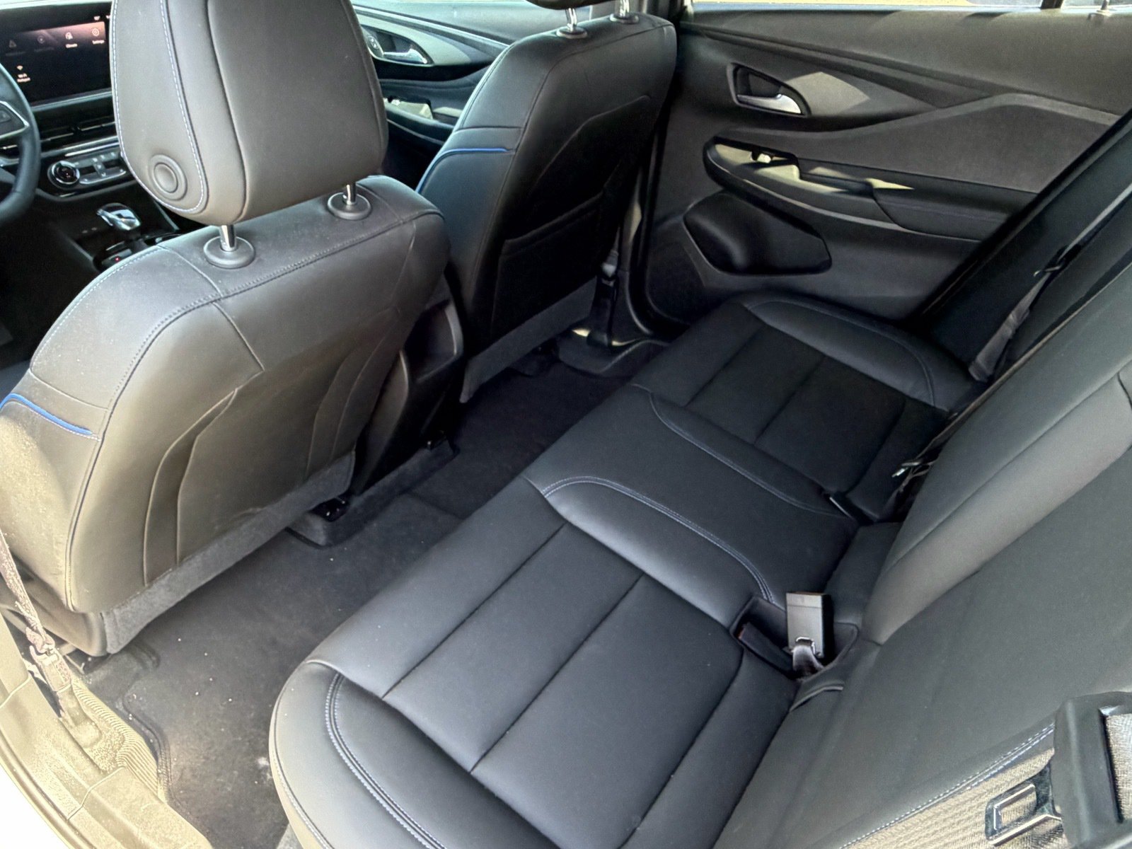 Used 2024 Buick Envista Sport Touring w/ Convenience I Package FWD image 25