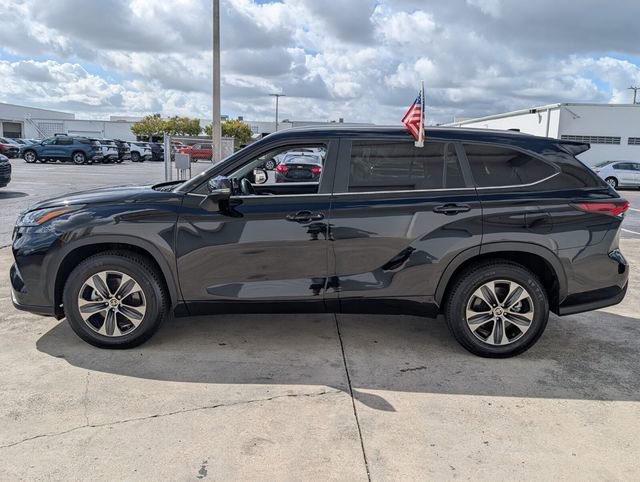 Used 2024 Toyota Highlander XLE image 4